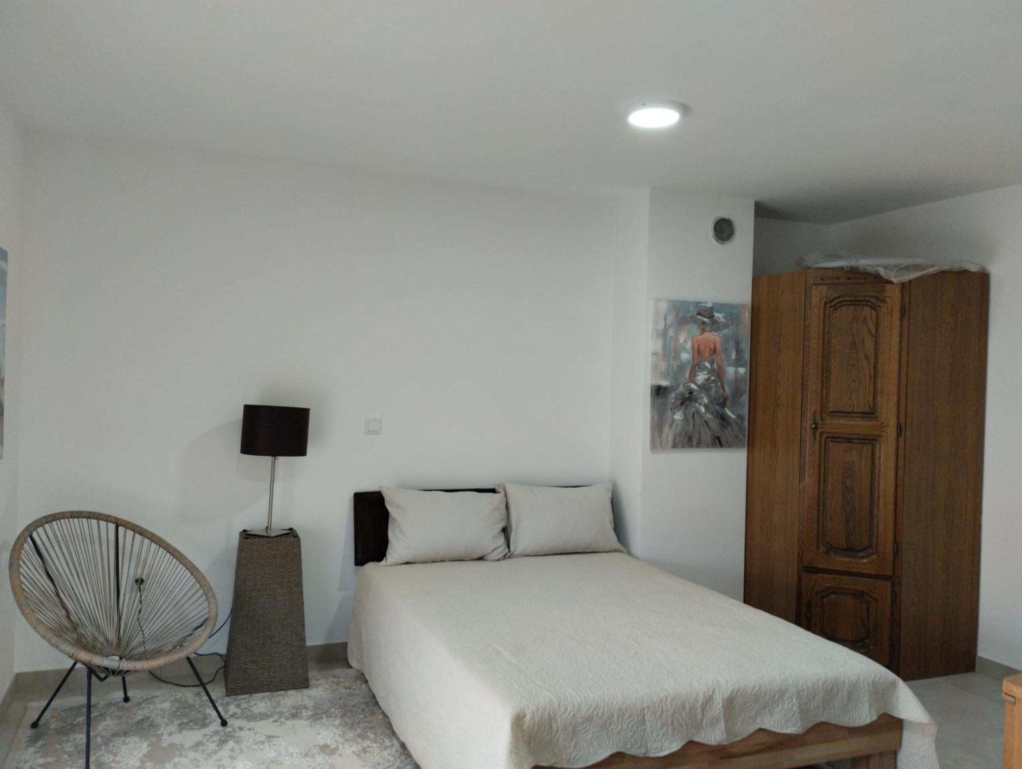 Apartment Iris 1 Ravno